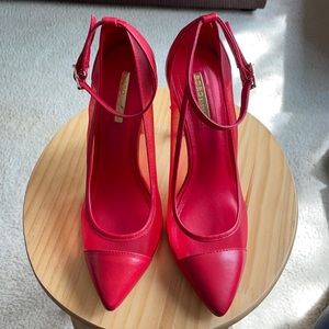 BCBGeneration red high heels 8M
